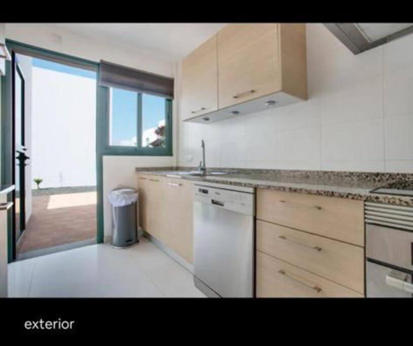 Spacious Private Villa & Private Heated Pool - Villa Sunshine Costa Teguise Extérieur photo